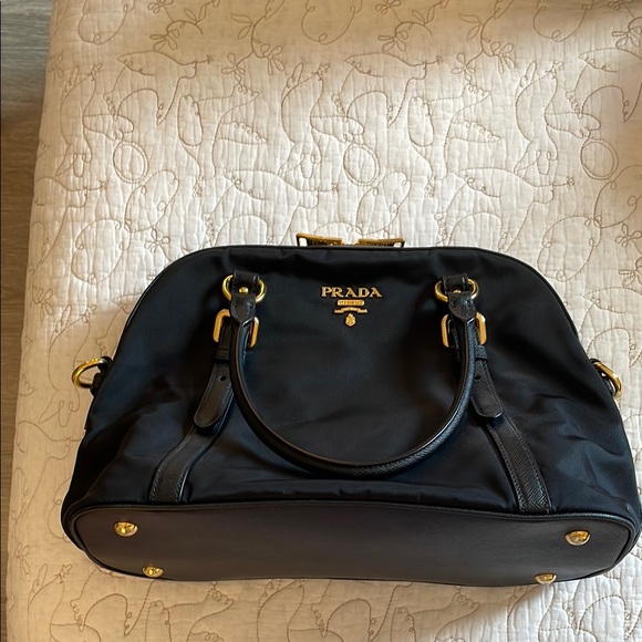 Prada Black Satchel Bag with Timeless Elegance - Picture 1 of 7